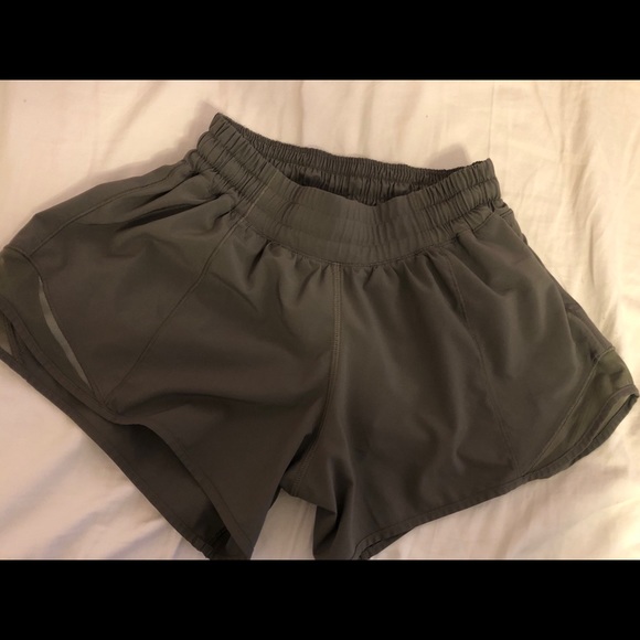 Lululemon shorts size 4 in green - Picture 1 of 4